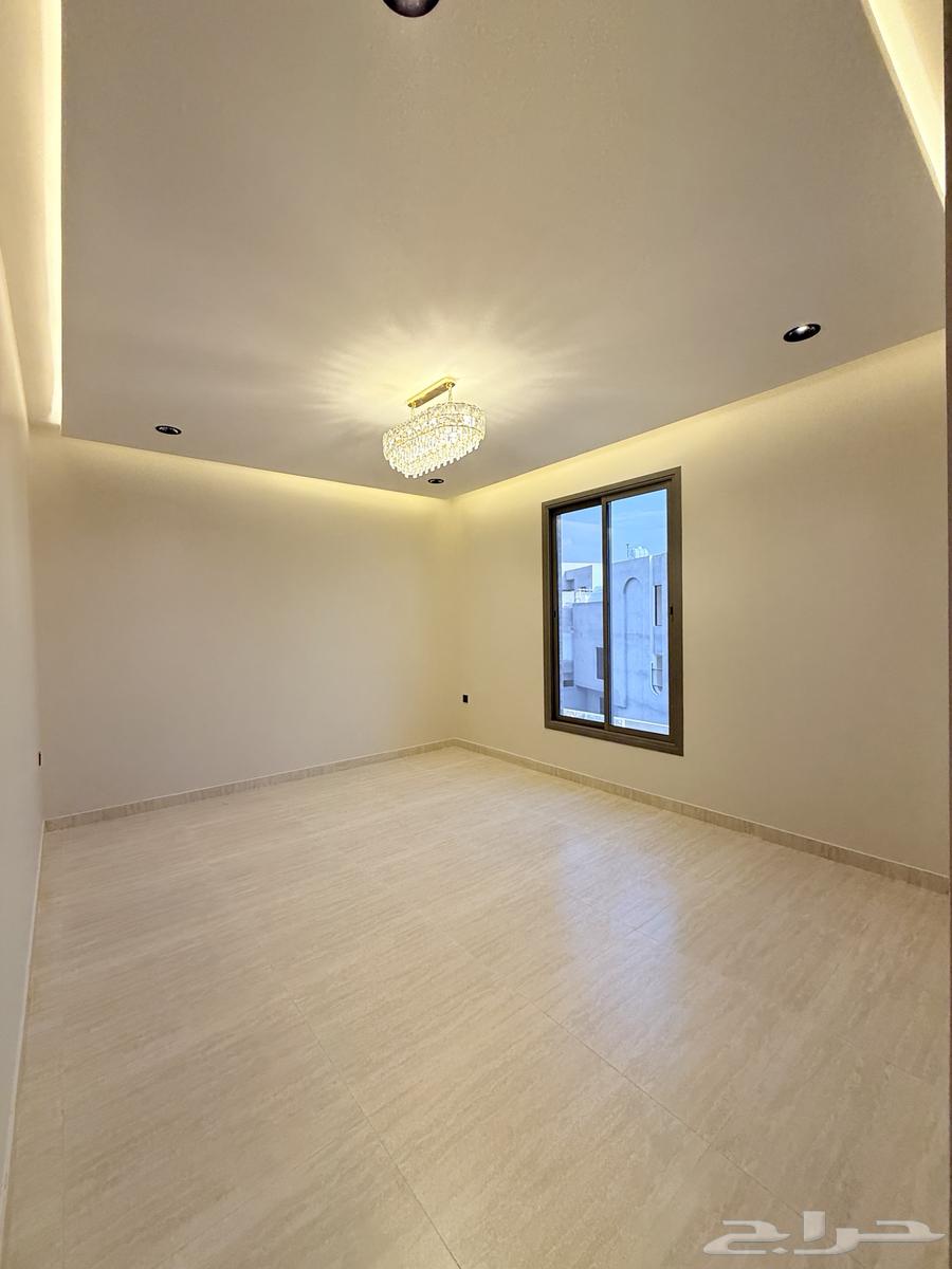 للبيع شقه علويه بسطح خاص بالقرب من نادي ضمك بسعر470الف64228628983171112