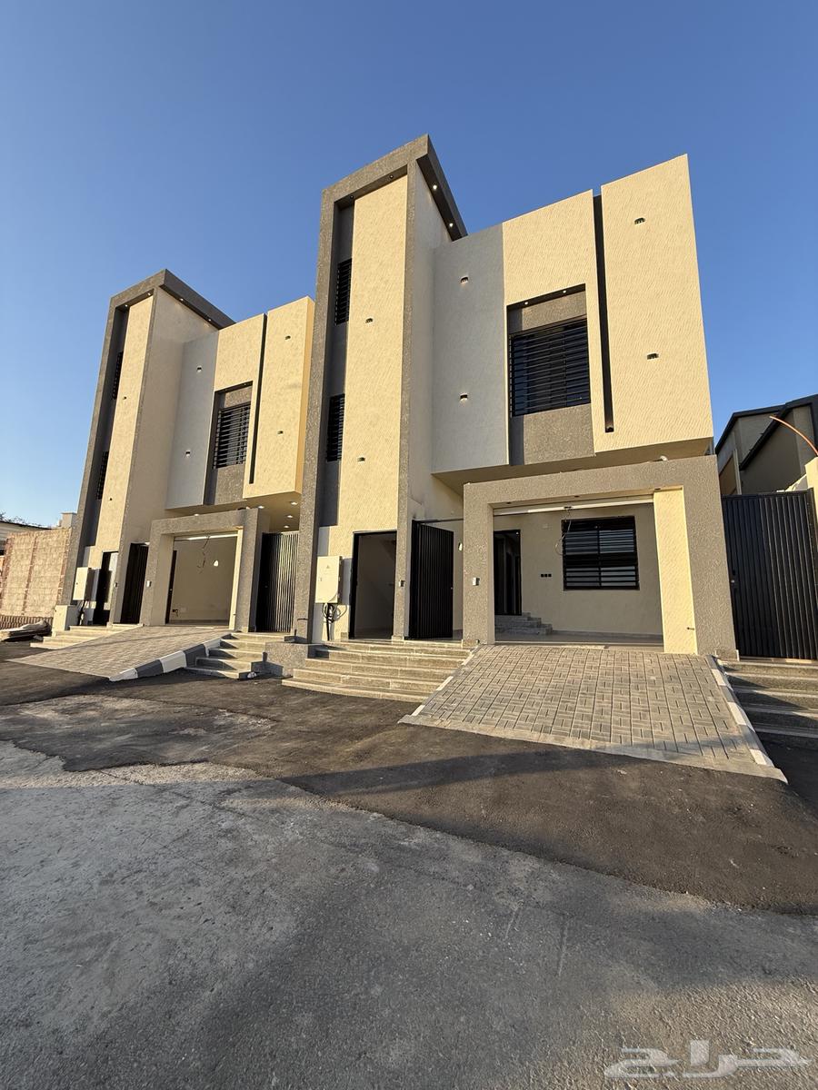 Top floor apartment for sale with internal and external staircase, located in northern upscale area for only 650,00064228265327363110