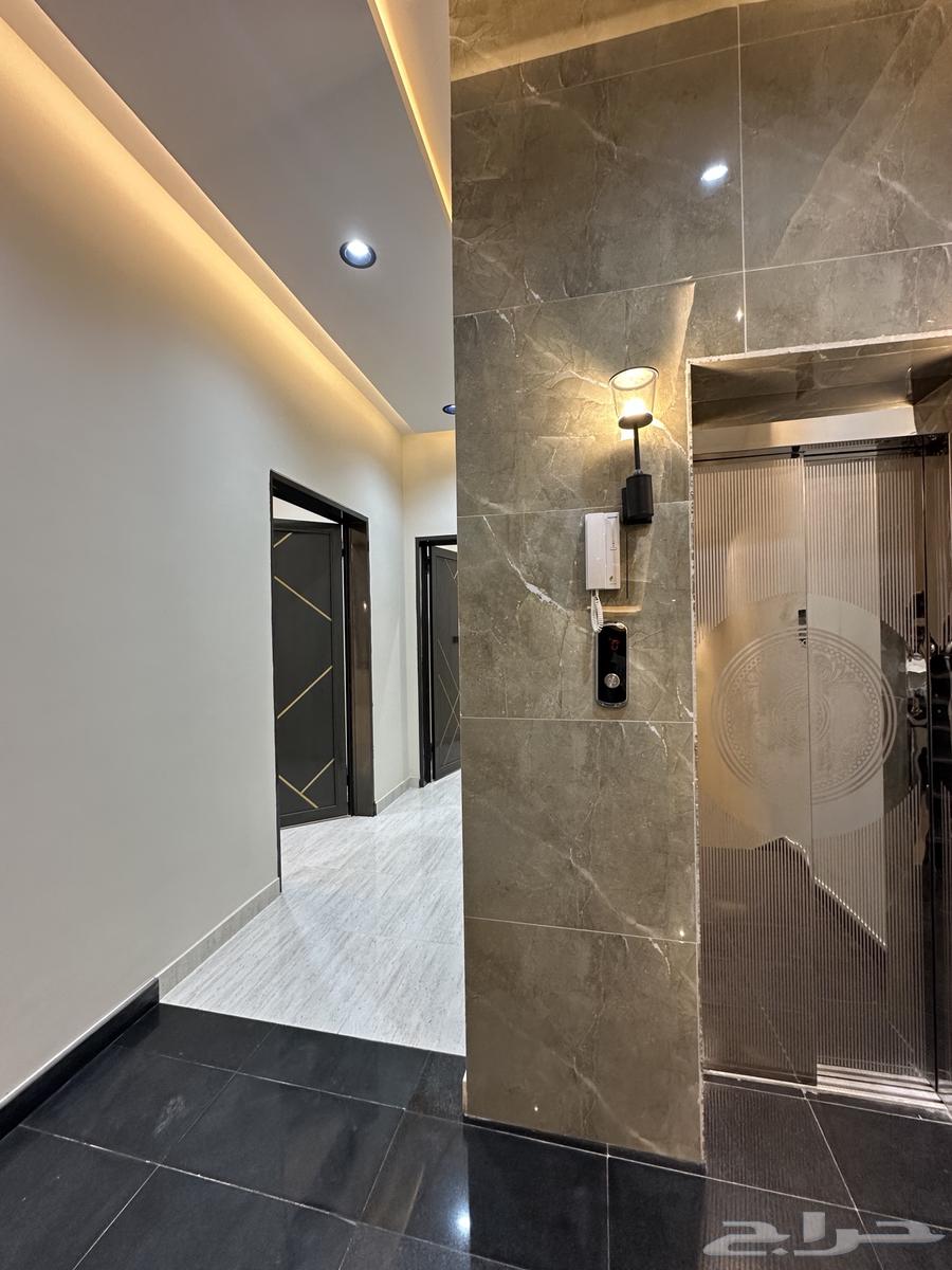 للبيع شقق علويه6غرف بمصعد وسطح خاص قرب الخدمات500الف64239751981057113