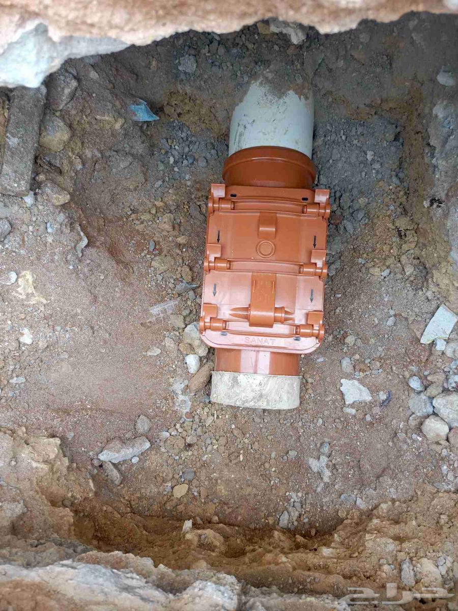 Plumber for sewage drainage, pipe connection, installation of German-style manholes64228465426050110