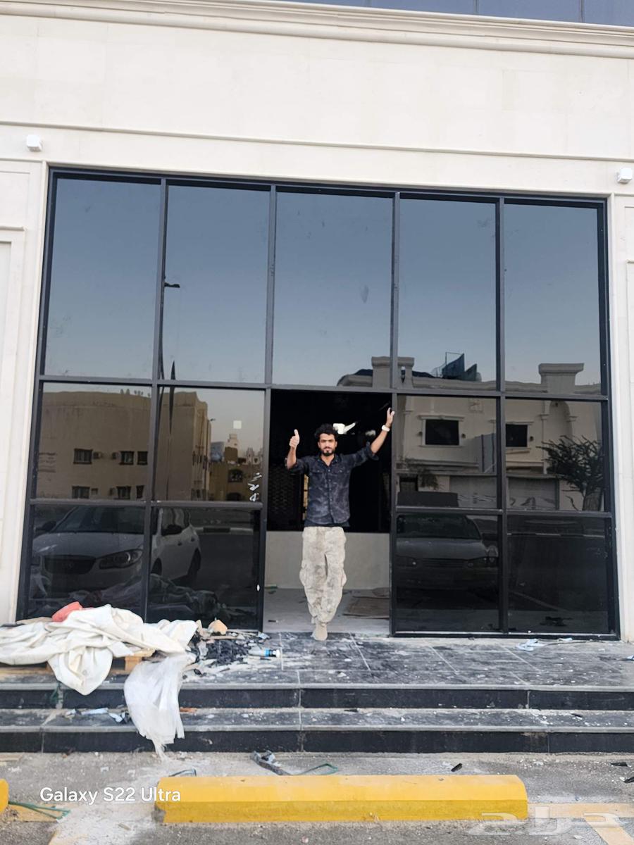 Glass and aluminum partitions and structures64226081887745112