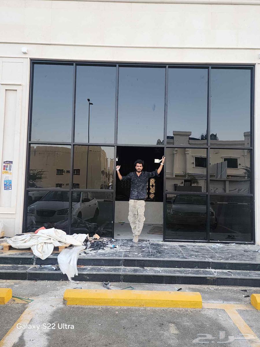 Glass and aluminum partitions and structures64226081887745113