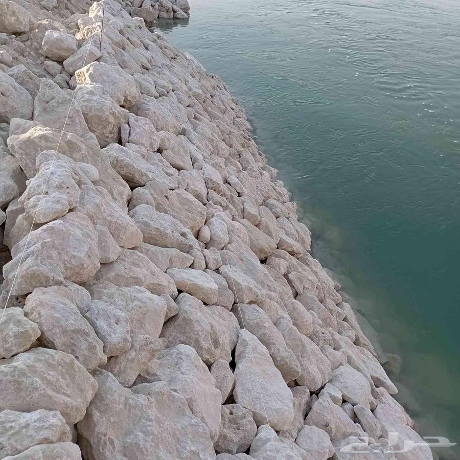 توريد الحجر ورمل وتدبيش الحجر الربراب بحيرات وحواجز مائيه64228638450050110