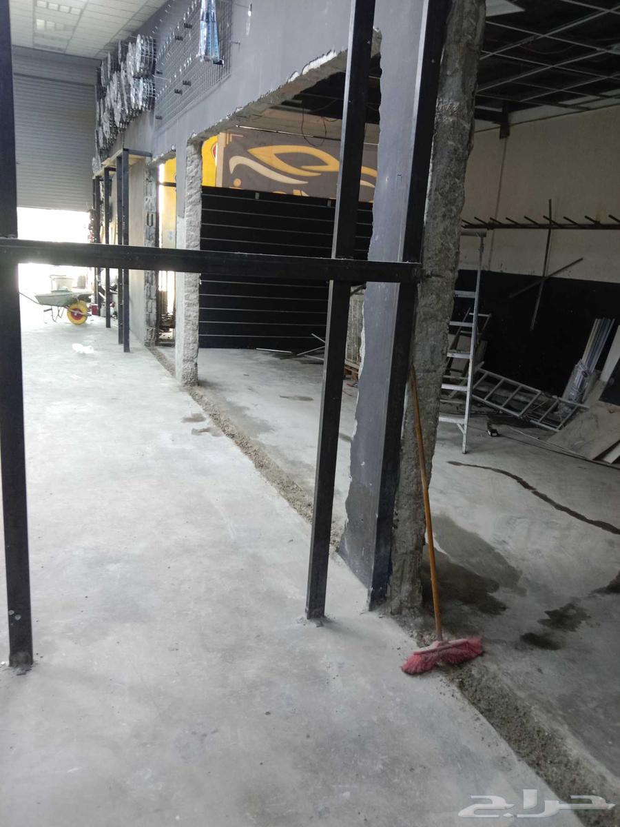 I am a building technician specializing in tile breaking, plastering, ceramic repair, and tile replacement.64229384293506110