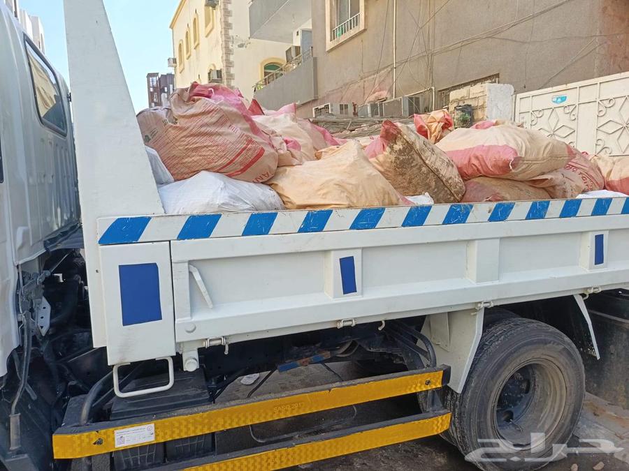 Dina tipping truck for transporting waste and debris with workers and without workers in Jeddah64239969823107110