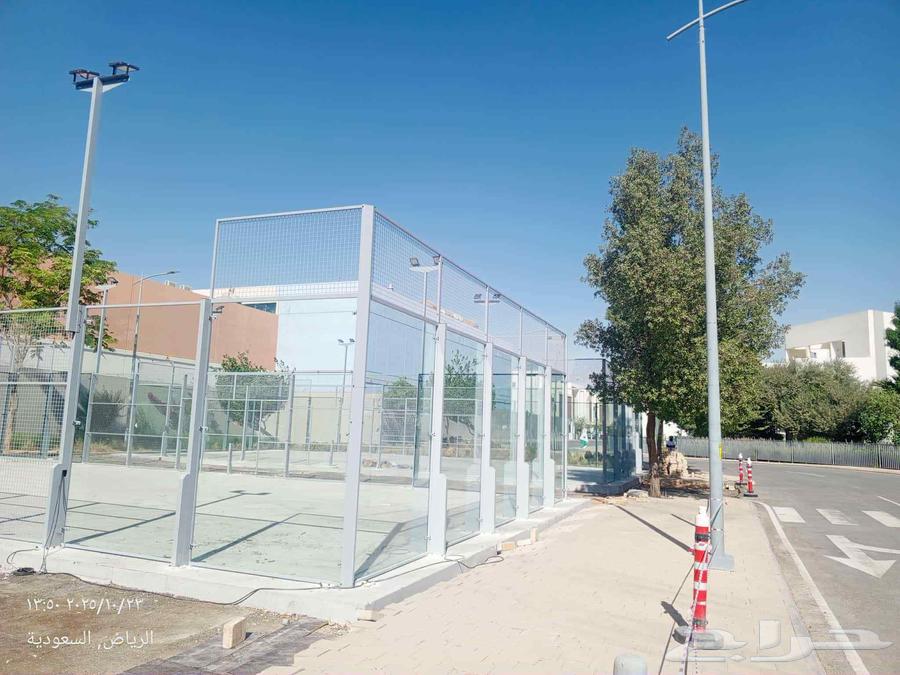 فني تركيب ملاعب بادل في المملكة العربية السعودية بخدمة ممتاز64229555619329111