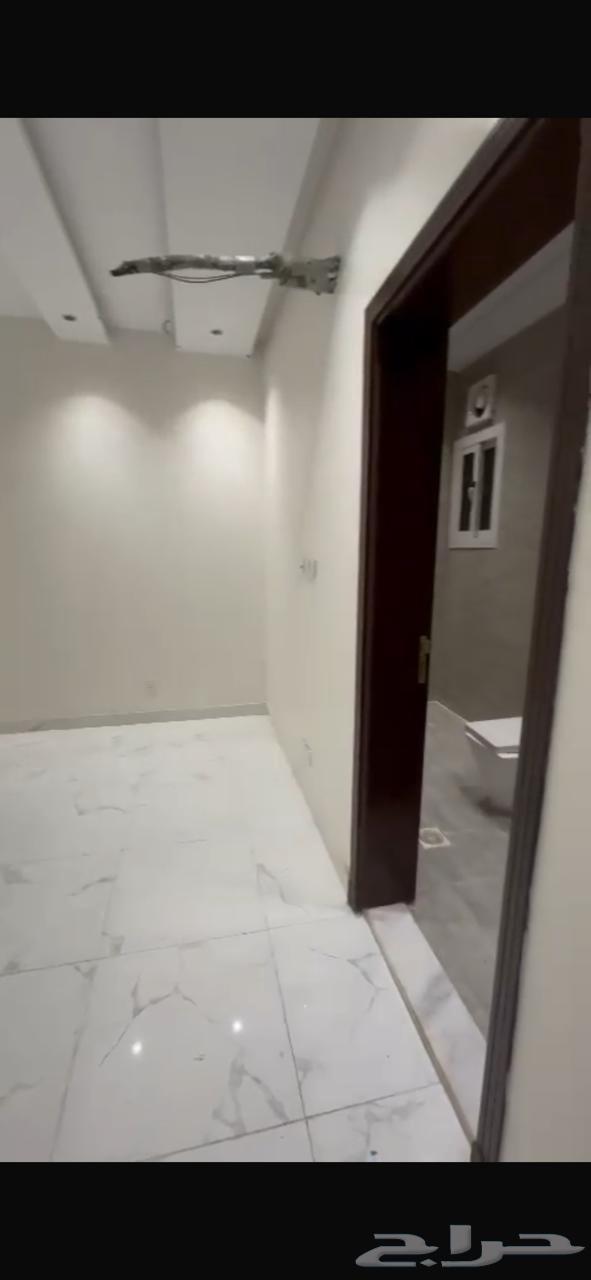 شقة 6 غرف بحي الريان مساحة 220 م دفع شهري64228627807362113