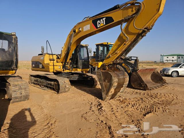 Daily loader, bulldozer, and excavator services64270060050819110