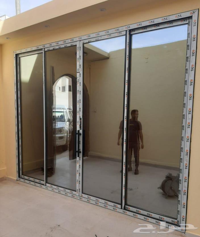 Supply and installation of secret glass, installation of shower partitions, installation of office desks and railings64420702065665111