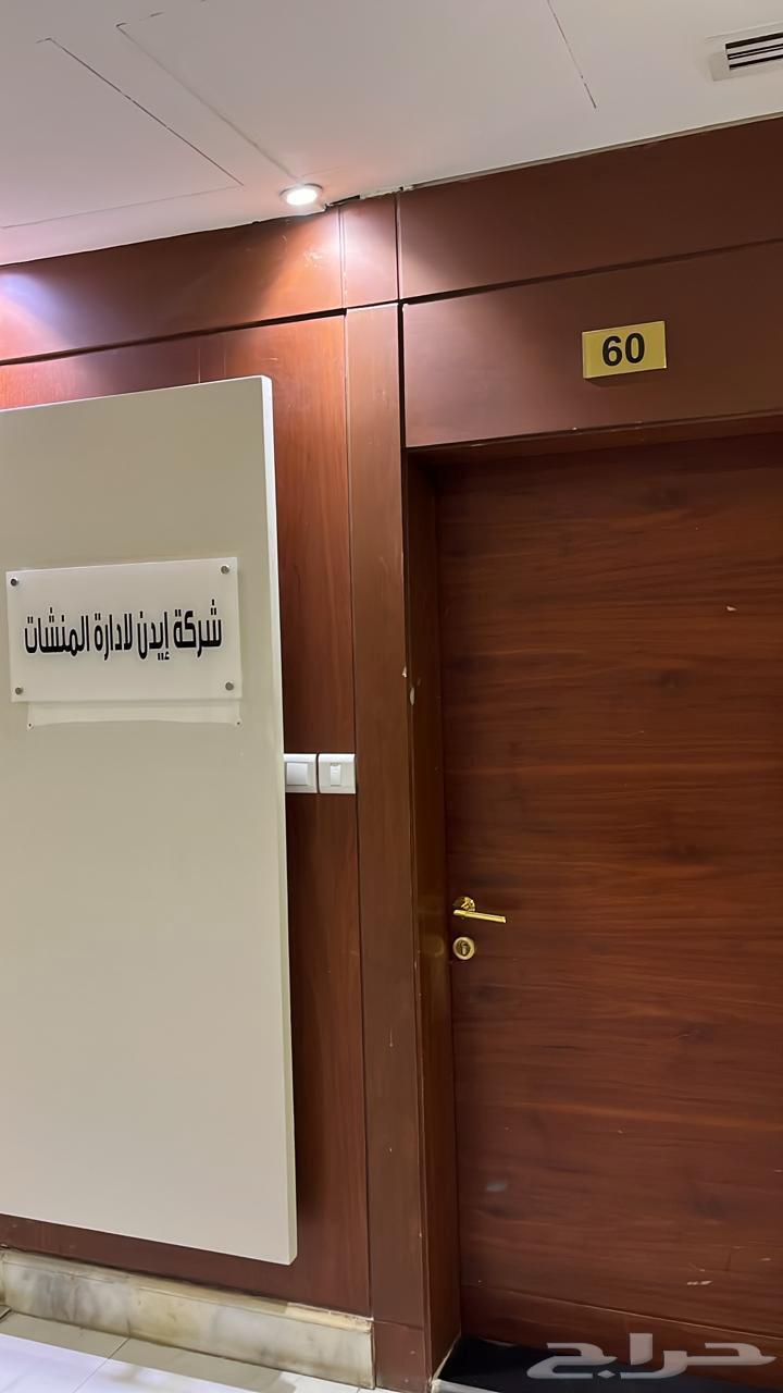 نجار ابواب وديكورات حديثه وباركيه وجميع المجالس العرييه64229181826051111