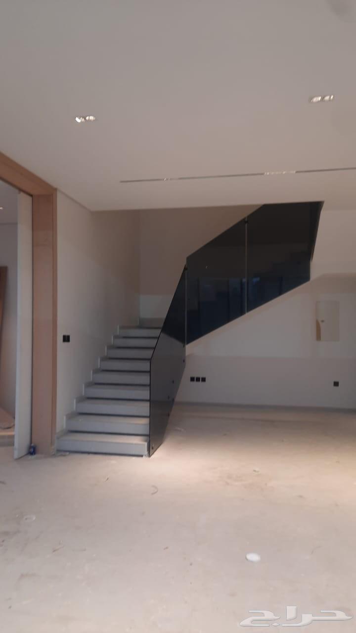 جلي بلاط وتنظيف شقق ومنازل وفلل وغسيل كنب سجاد وخزانات وعزل64229181517314111