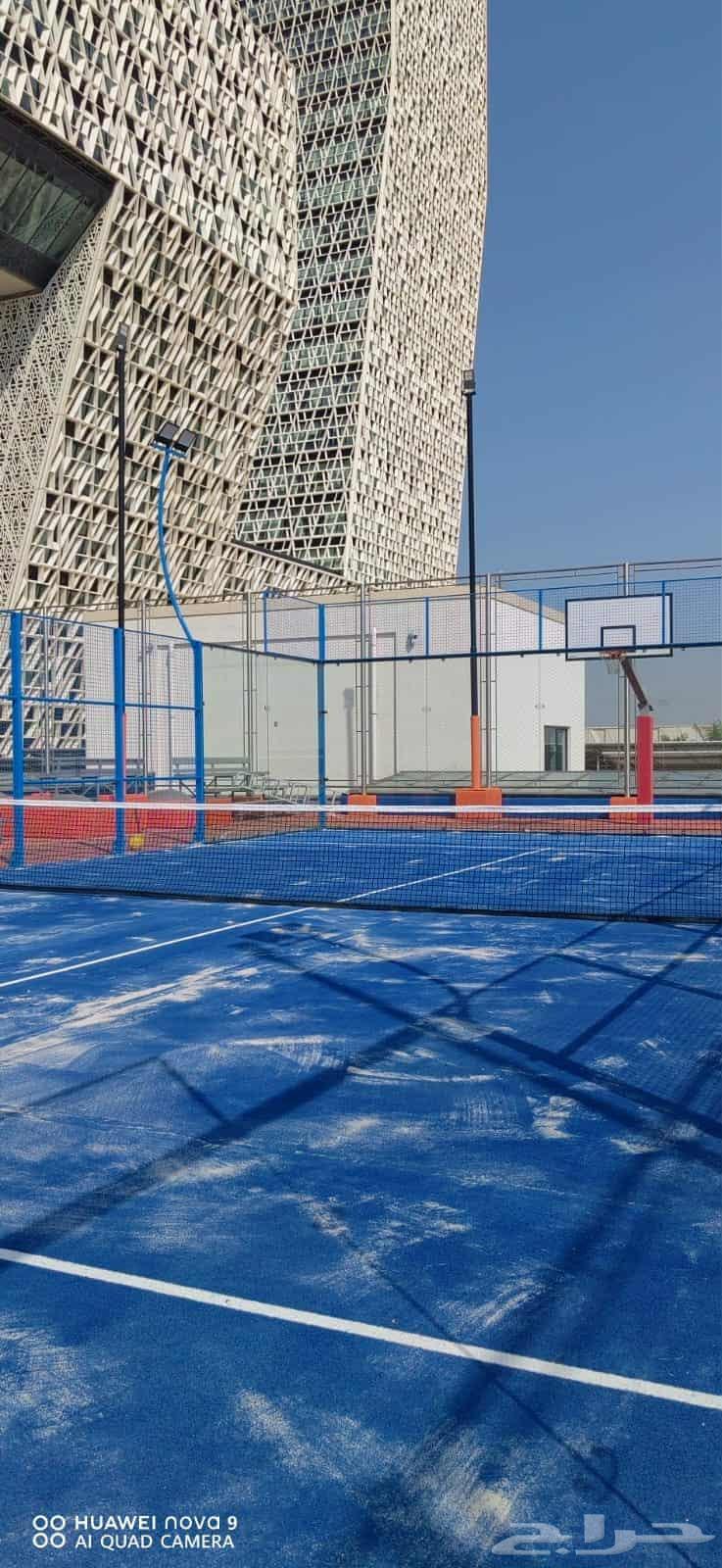 فني تركيب ملاعب بادل في المملكة العربية السعودية بخدمة ممتاز64229555619329110