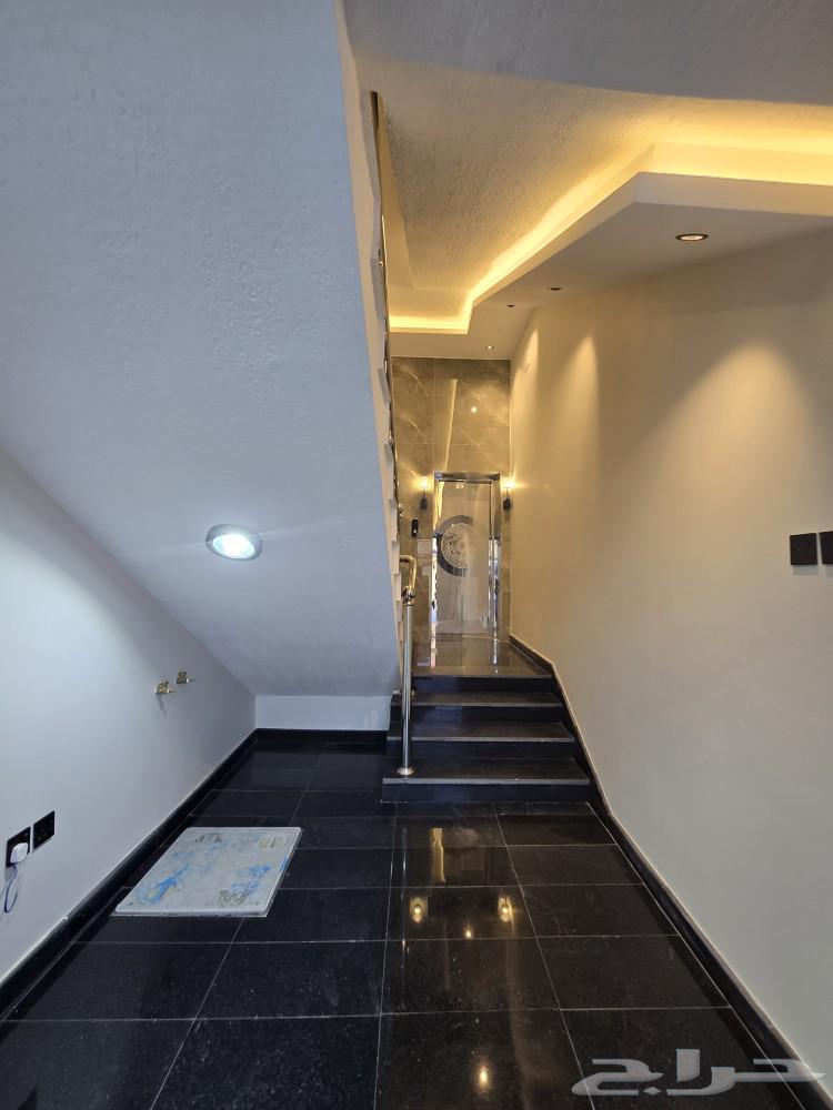 للبيع شقق علويه VIP سطح مستقل 6غرف من 500 ألف حي درة الموسي64228265717249114