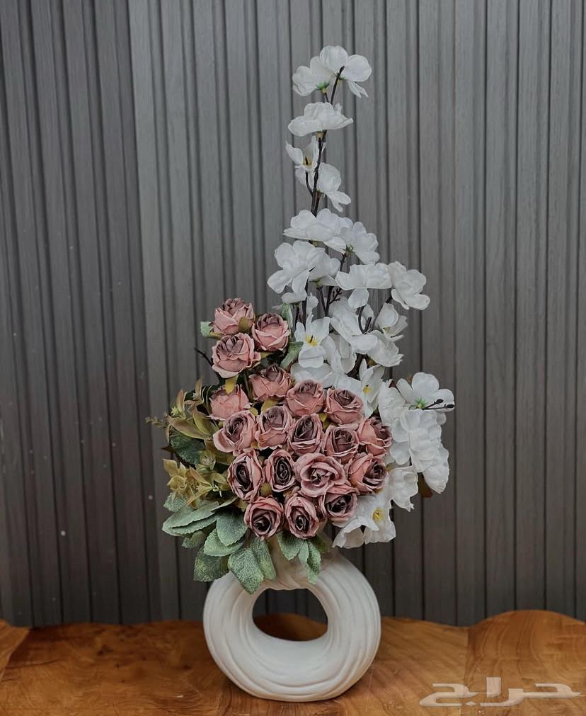 Experienced florist with over 7 years of experience64229015524355111