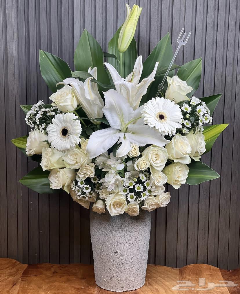 Experienced florist with over 7 years of experience64229015524355112