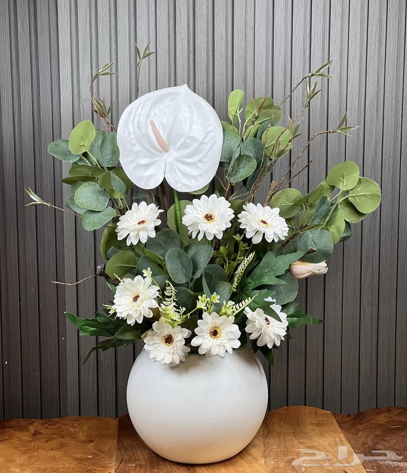 Experienced florist with over 7 years of experience64229015524355110