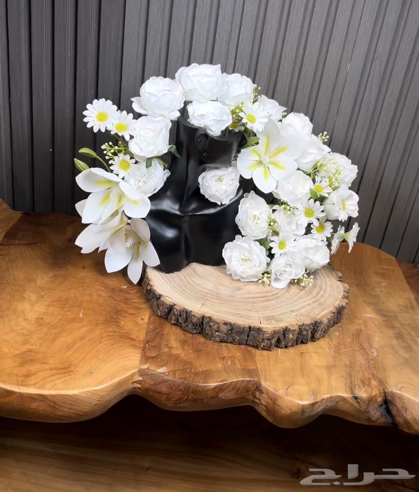 Experienced florist with over 7 years of experience64229015524355114