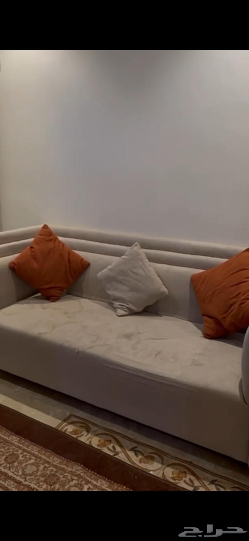 كنب تفصال فصلته لا يوجد عيوب او كسر فقط يبي له غسيل64228638188803110