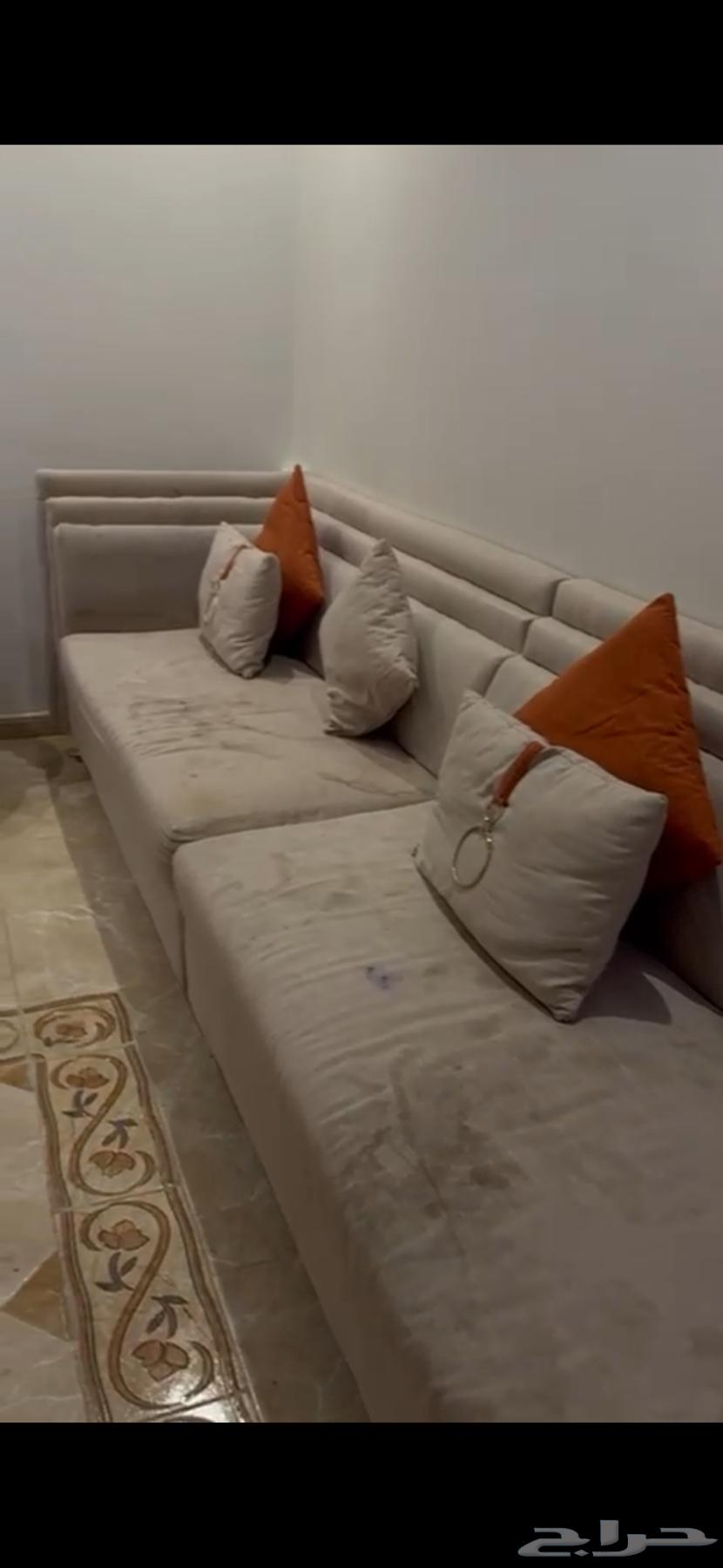 كنب تفصال فصلته لا يوجد عيوب او كسر فقط يبي له غسيل64228638188803112