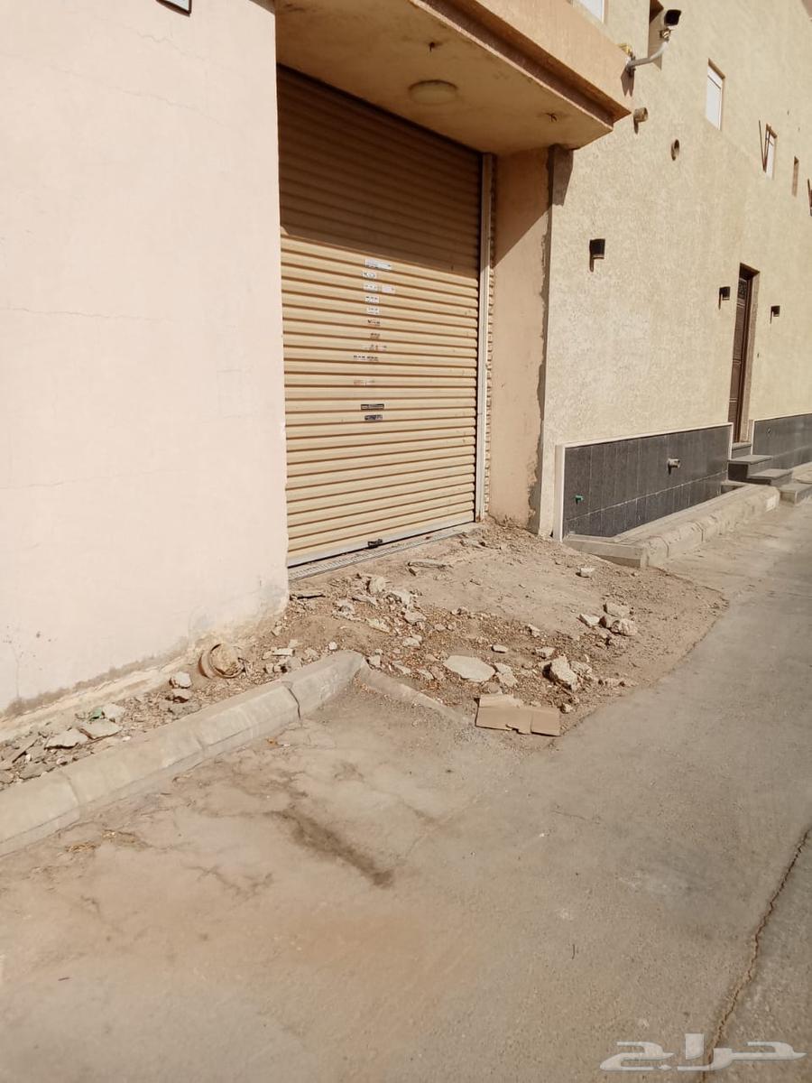 Installing an external interlock for the pavement while preserving the tomato64228635987459110