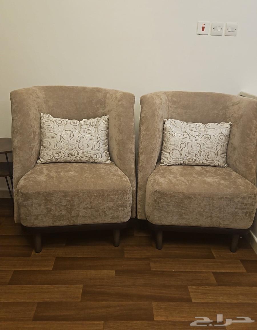 كنبتين للبيع جديده سبب البيع ضيق المكان64668255355394110