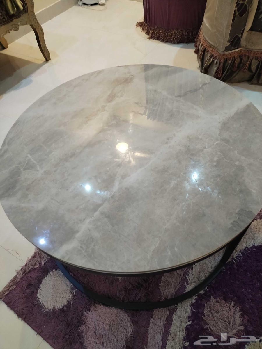 طاولات قهوة وخزائن معروضة للبيع بحالة ممتازة64673556483459110