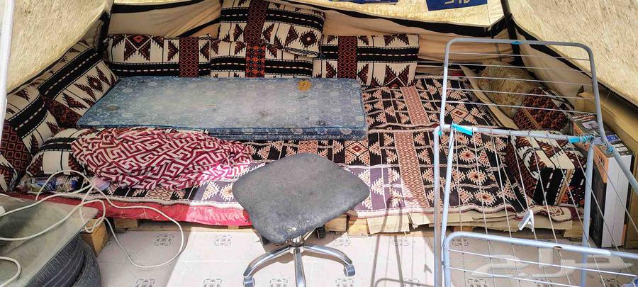 Pyramidal Tent 4x4 with 8 Cushions, 3 Pillows, Large Rug, and Wooden Floorboards64669833894913110