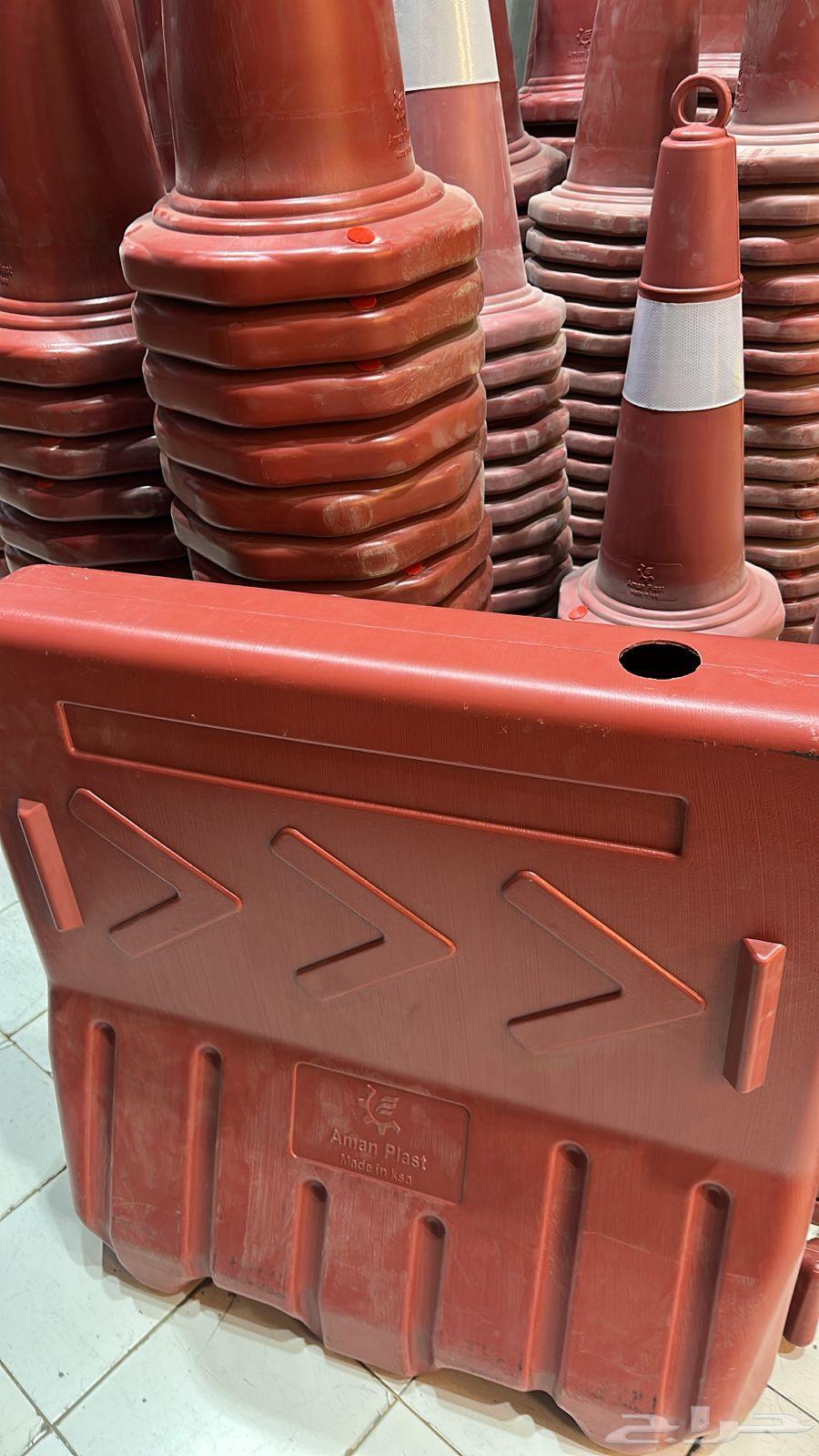 حواجز بلاستيك سيفتي . حاجز بلاستيك64167432429441111