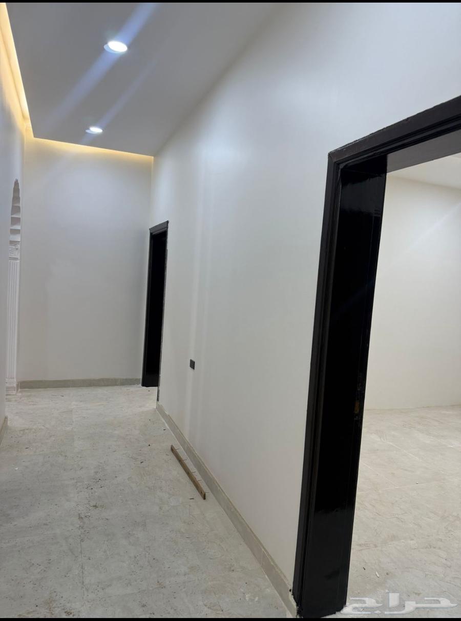 شقه للاجار شارع رغد مقابل البيك64228272252547110