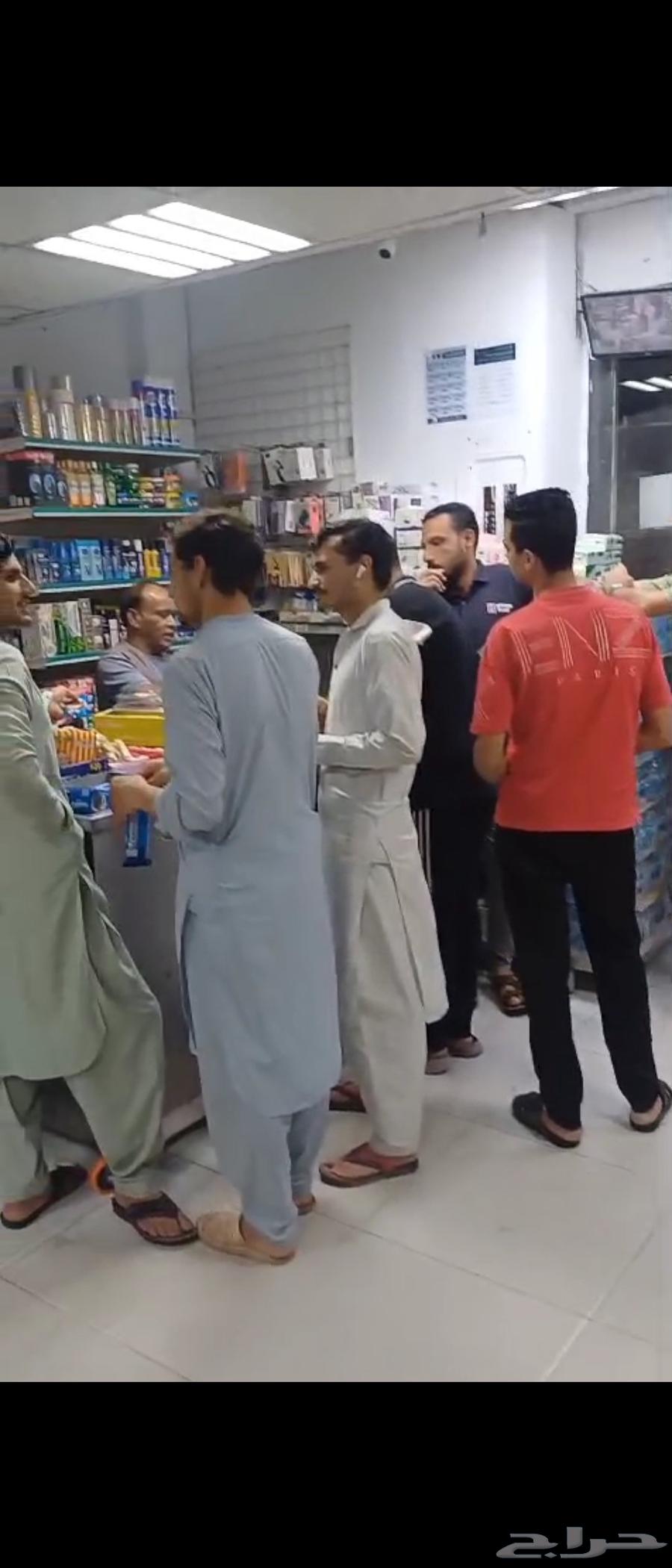 بقالة للتقبيل في منطقة حيوية64240617147267110