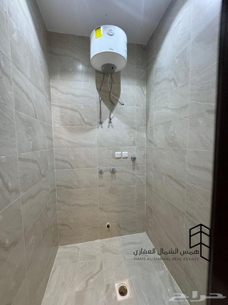 للبيع فيلا روف حي الرحمانيه بمدخل خاص64240450593154114