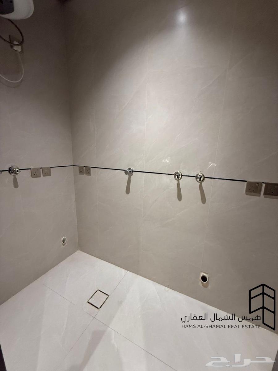 للبيع فيلا روف علوي حي اليرموك بمدخل خاص64239957611266114