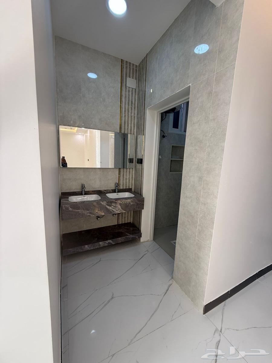 شقتين علوية للإيجار مكيفات ومطبخ راكب مخطط الجامعه الشمالي64240450288897113