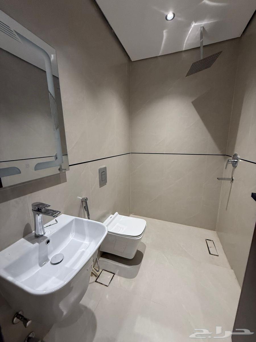 للبيع فيلا روف علوي حي اليرموك بمدخل خاص64239957611266112