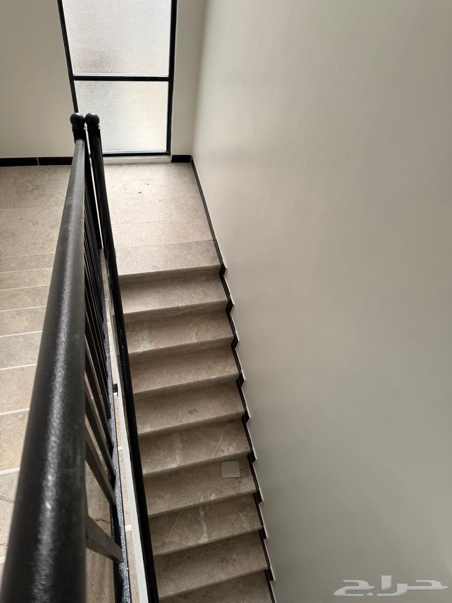 شقتين علوية للإيجار مكيفات ومطبخ راكب مخطط الجامعه الشمالي64240450288897112