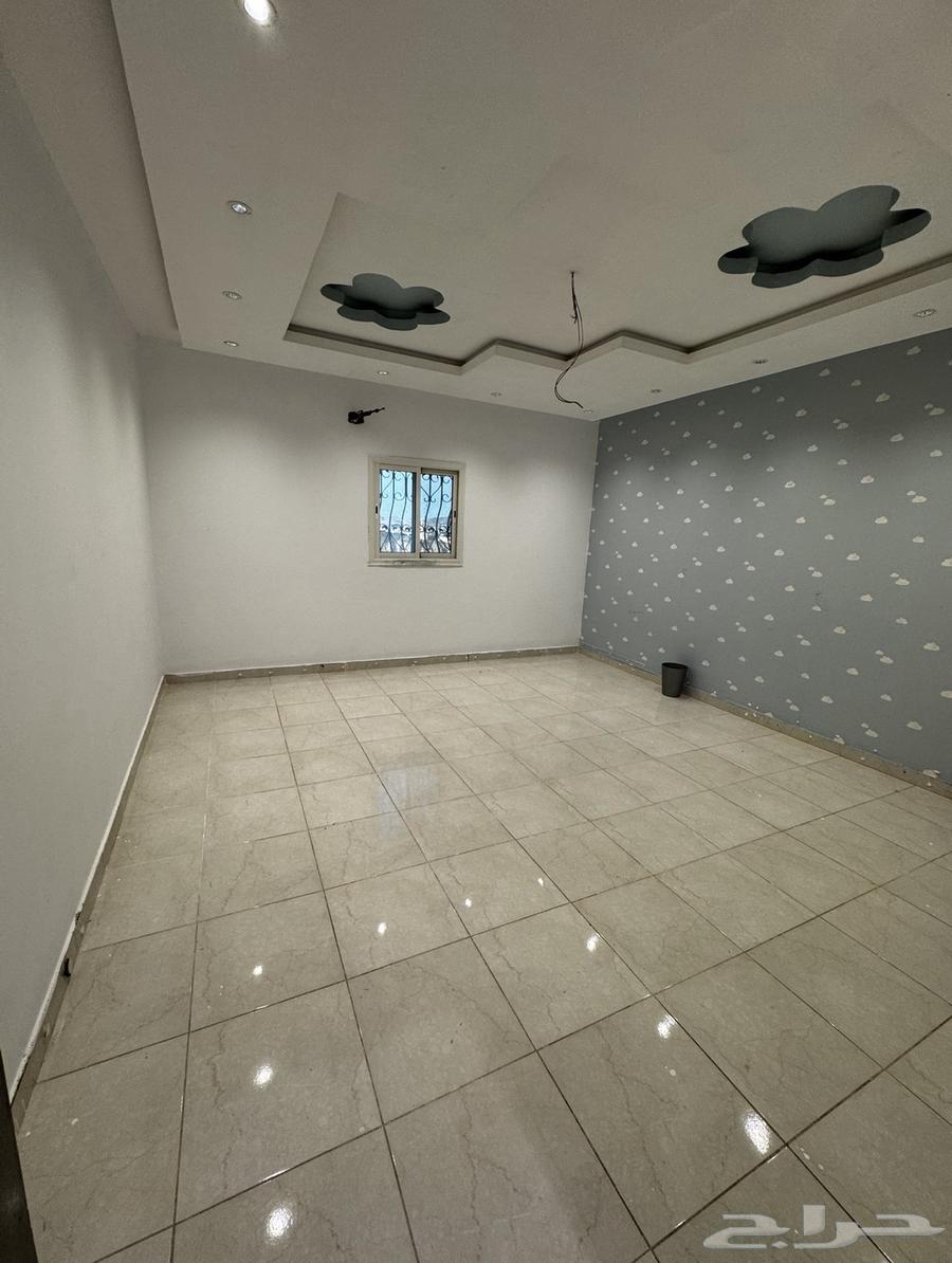 شقة 3 غرف وحمامين ومطبخ وصالة للايجار64240290901505113