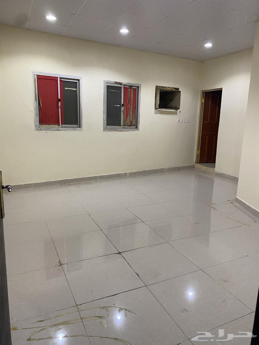 شقة للايجار في حي العزيزيه بحائل64240450999810111