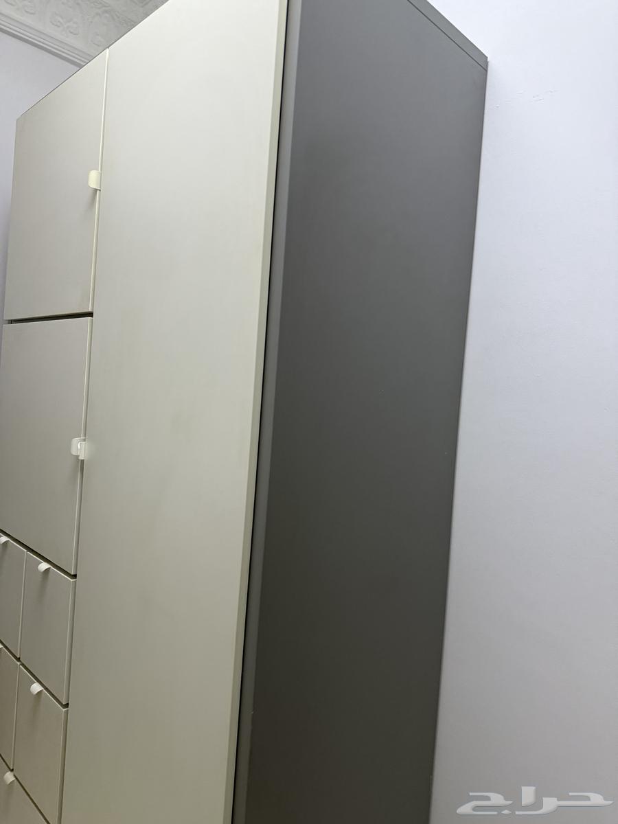 دولاب ملابس نظيف وخالي من العيوب من ايكيا64241317383298110