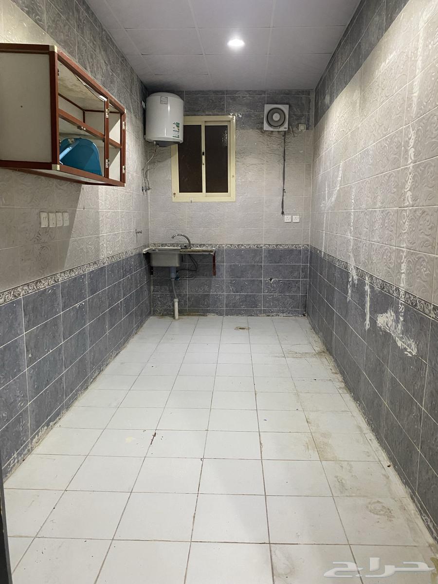 شقة للايجار في حي العزيزيه بحائل64240450999810112