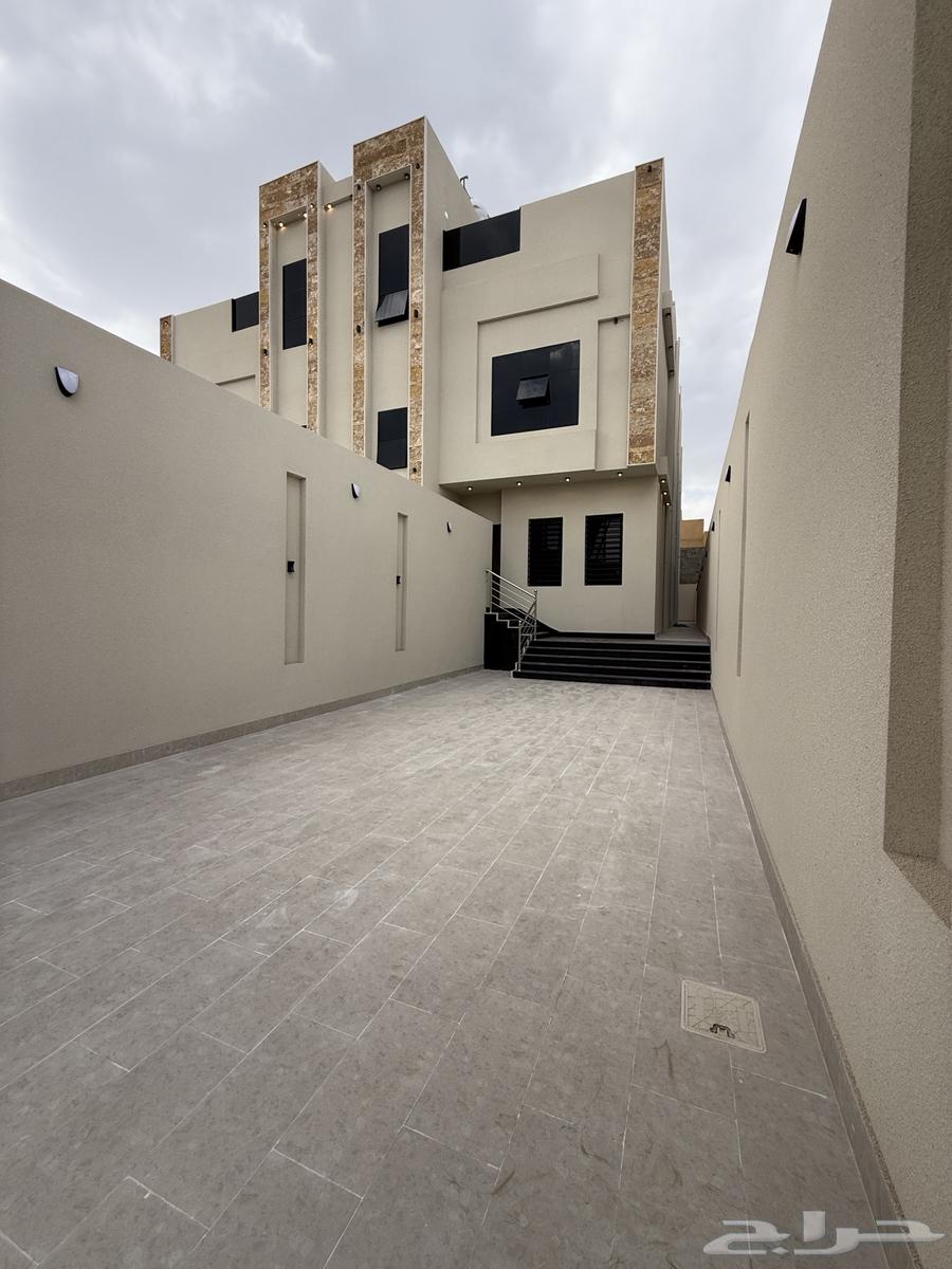 للبيع روف ارضي ببايكة سياره وحوش وسيع ف ابها المحاله64240137142275110