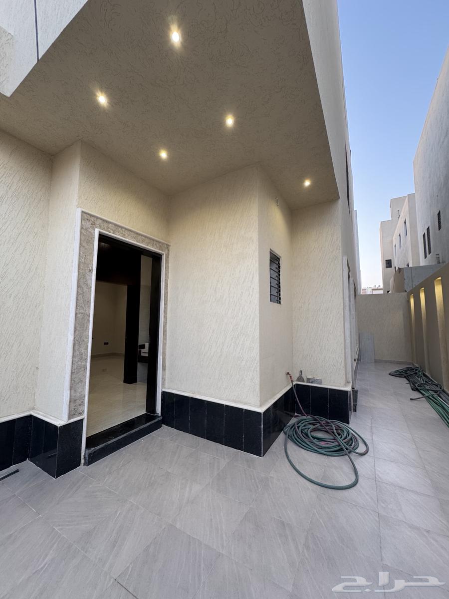 للبيع دور ارضي في حي الجنادرية(مخطط المعالي)64240291109635110