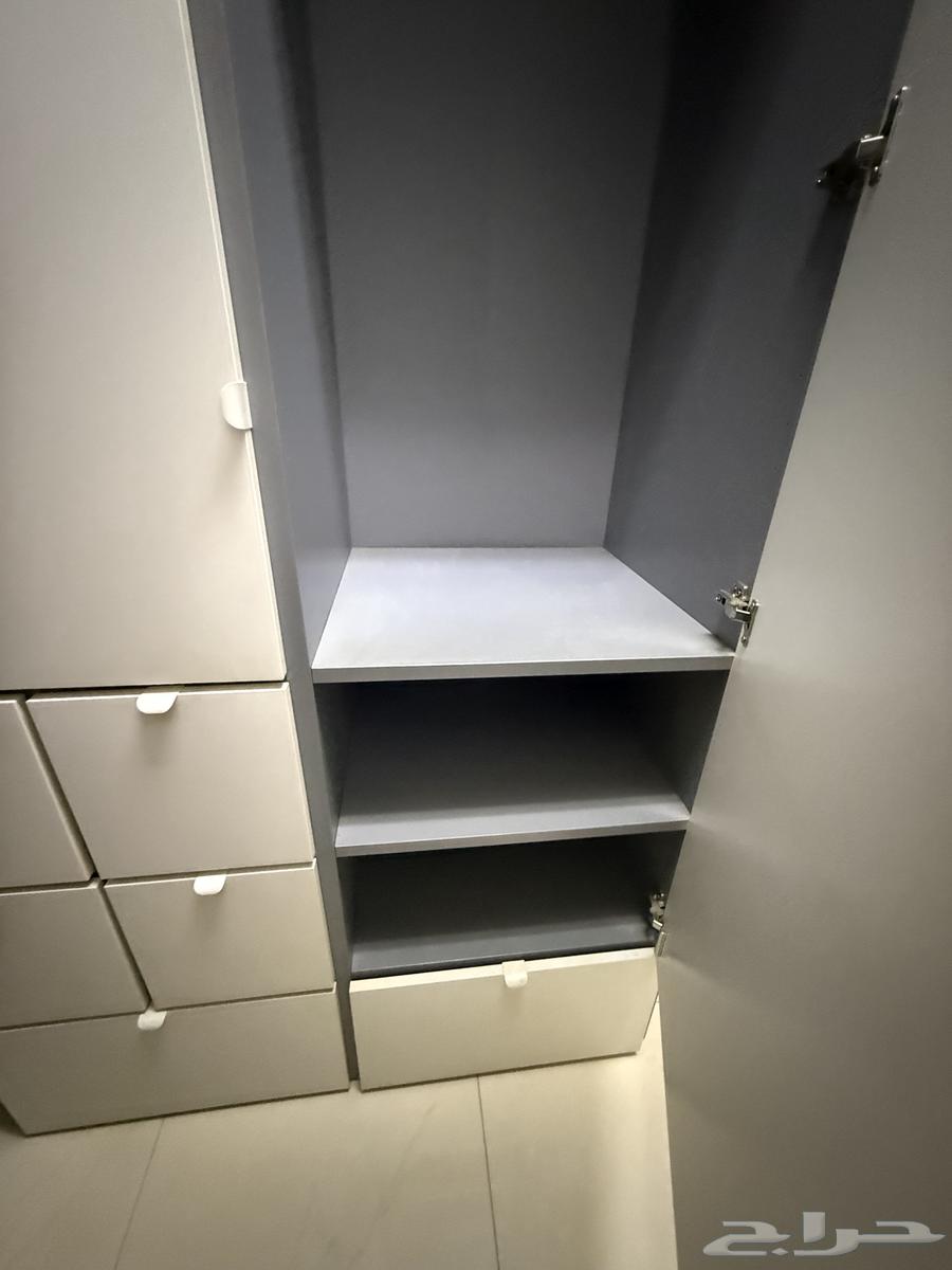 دولاب ملابس نظيف وخالي من العيوب من ايكيا64241317383298113