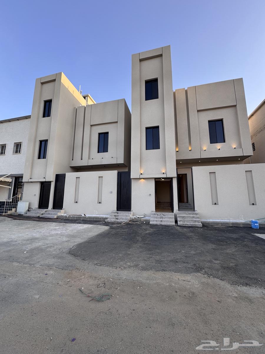 للبيع روف علوى 8 غرف مداخل مستقله على برحه مسجد من 680 الف64240617575297110