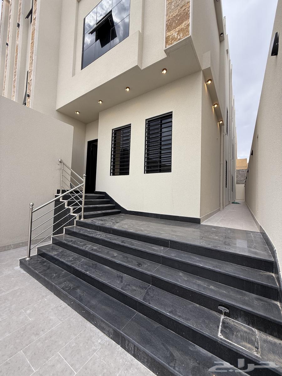 للبيع روف ارضي ببايكة سياره وحوش وسيع ف ابها المحاله64240137142275112