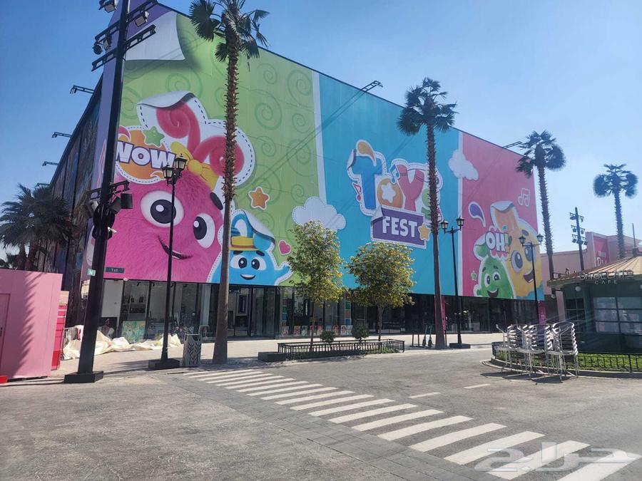 خدمات احترافية في تصميم وتنفيذ البنرات والستيكرات الدعائية64240787508481112