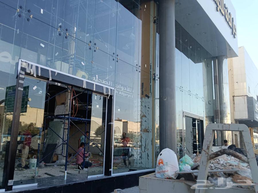 Secret glass and office partitions with installation of reflective stickers64240459328515111