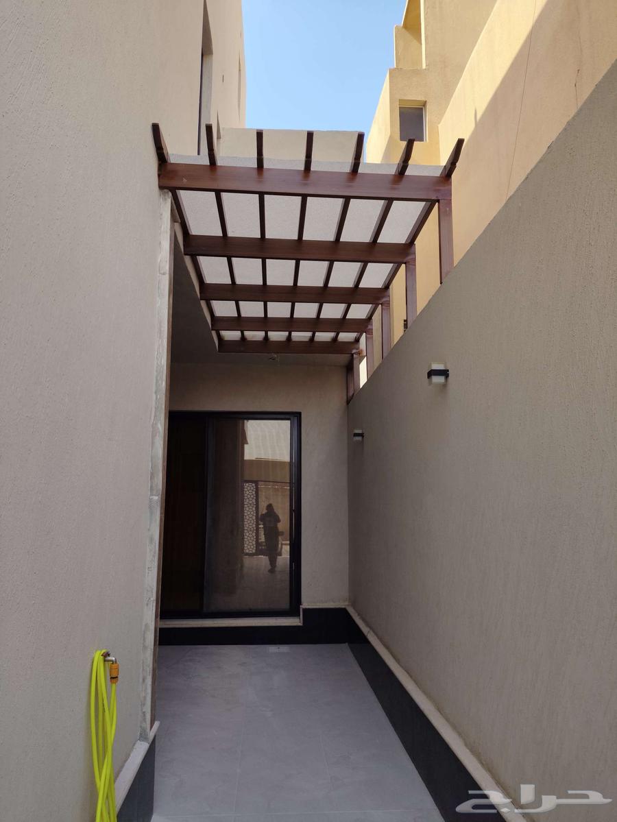 Shades and Souterrain64241319436929113