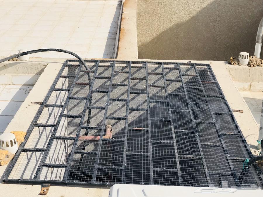 Installing spikes and pigeon repellents64244833042434113