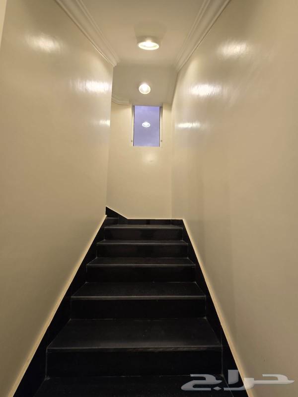 للبيع روف علوي مع ملحق تشطيب راقي خلف مستشفى الألماني 620الف64240450111618113