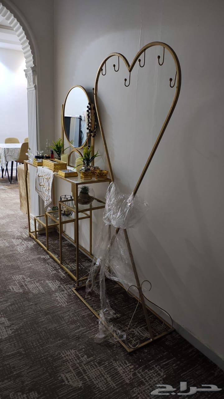 Objects in the picture, all are intact64244832107267113